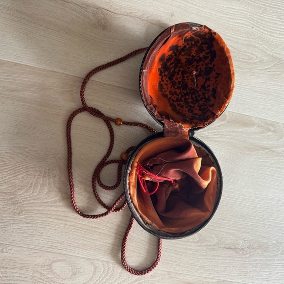 Vintage Natural Coconut Shell Crossbody Bag - Picture 4 of 5